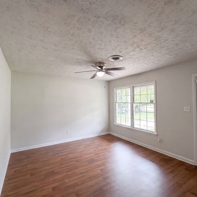 Property photo 3 of 6616 Amanda Cir