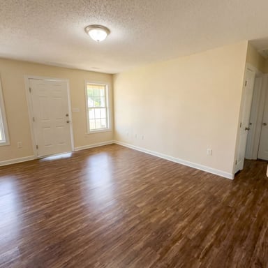 Property photo 3 of 212 Katie Dr