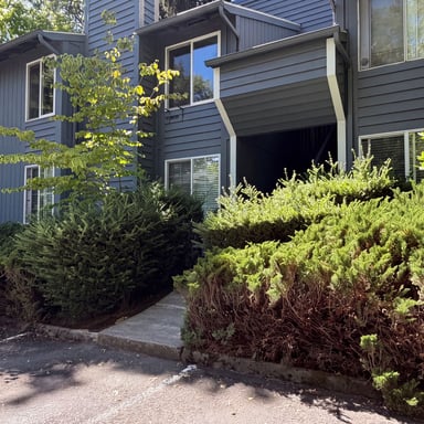 Property photo 1 of 650 SW Meadow Dr Unit 209