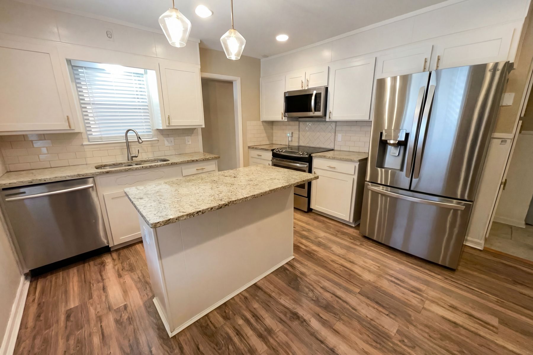 Photo 2 of 16 of 6817 Chickering Rd, Fort Worth, TX