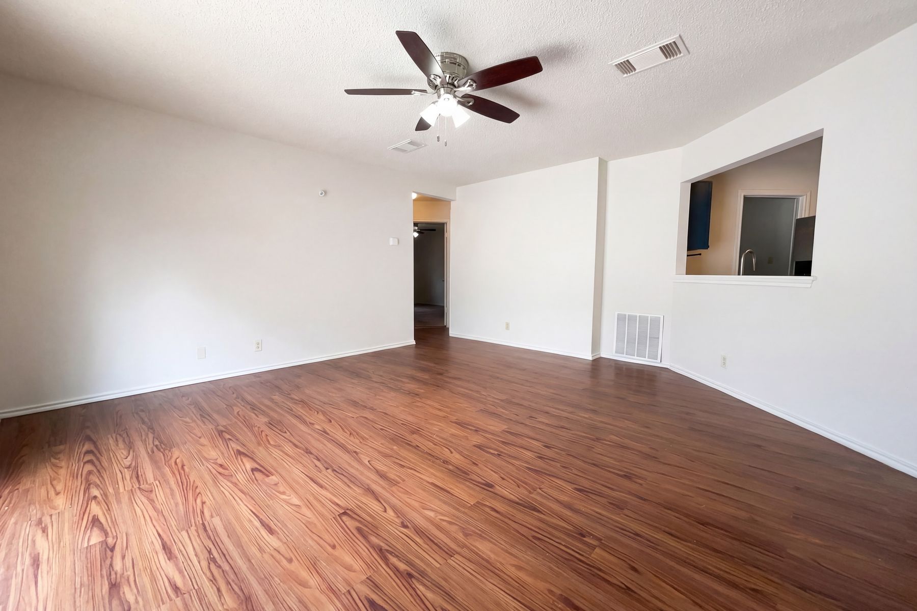 Property photo 3 of 3741 Candlebluff Dr