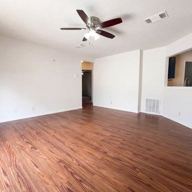 Property photo 3 of 3741 Candlebluff Dr