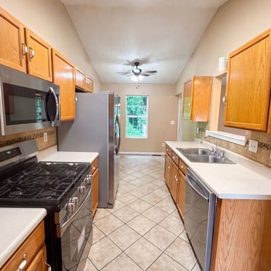 Property photo 2 of 2195 Clayton Rdg