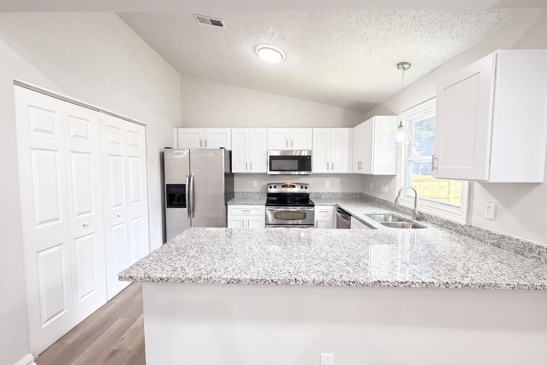 Photo 2 of 18 of 8822 Hunter Green Ln, Charlotte, NC