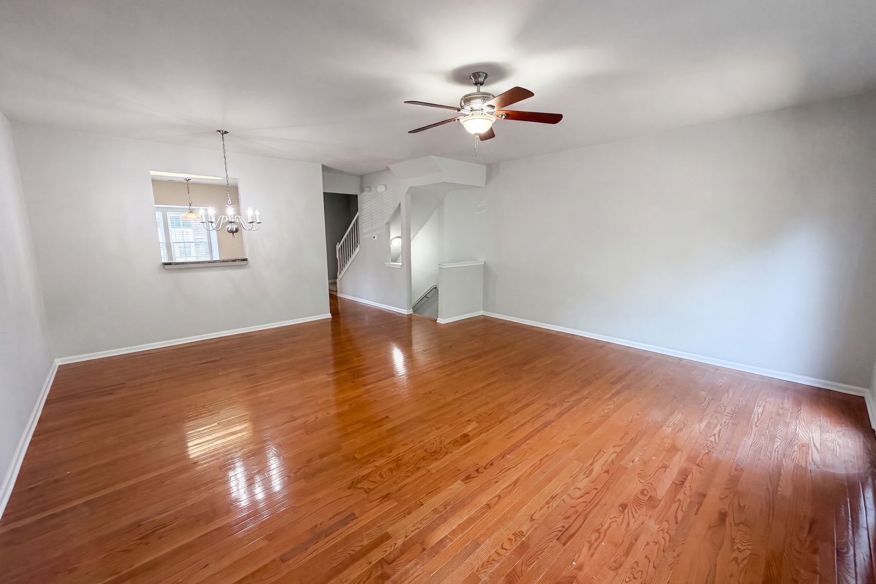 Property photo 3 of 104 Sylvan Oak Way