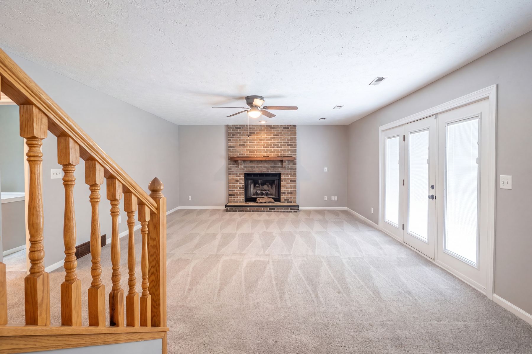 Photo 2 of 79 of 1503 Featherstone Rd, Rockford, IL