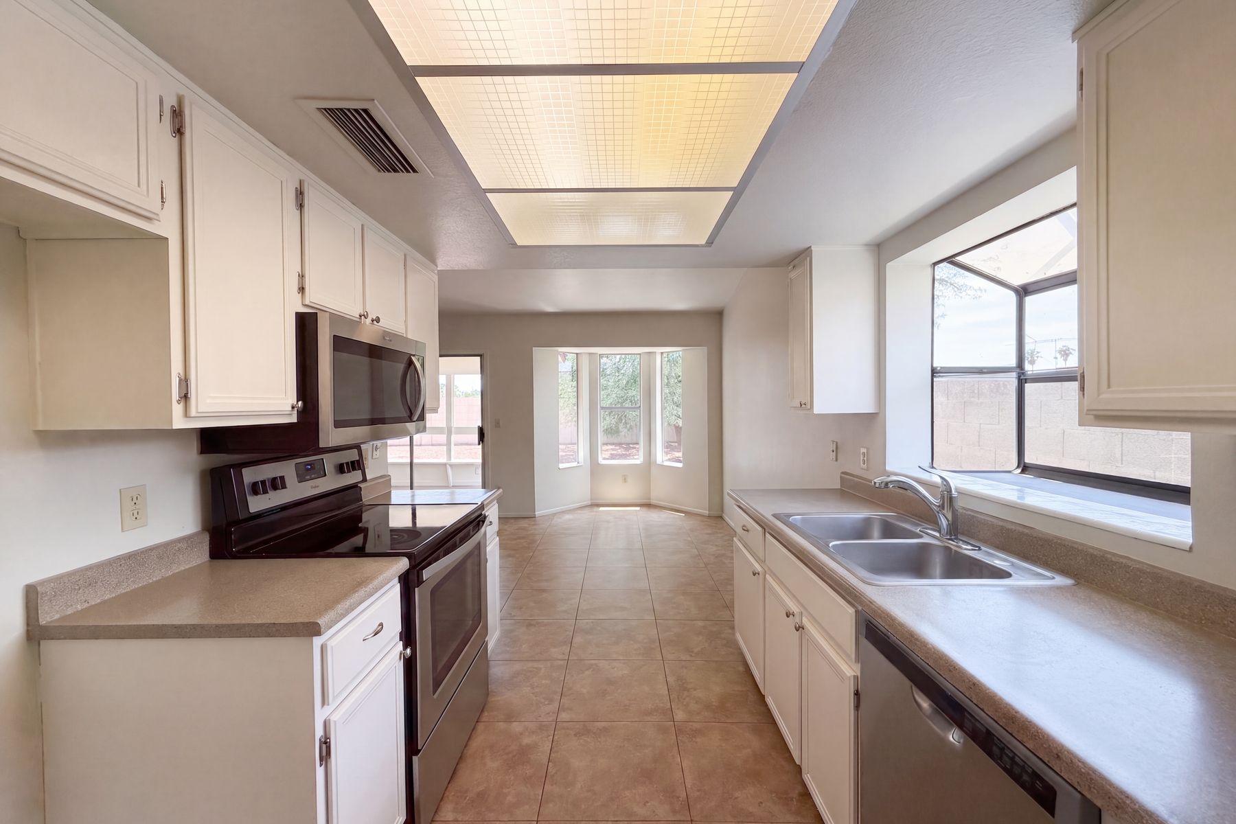 Photo 2 of 32 of 10701 W Campbell Ave, Phoenix, AZ