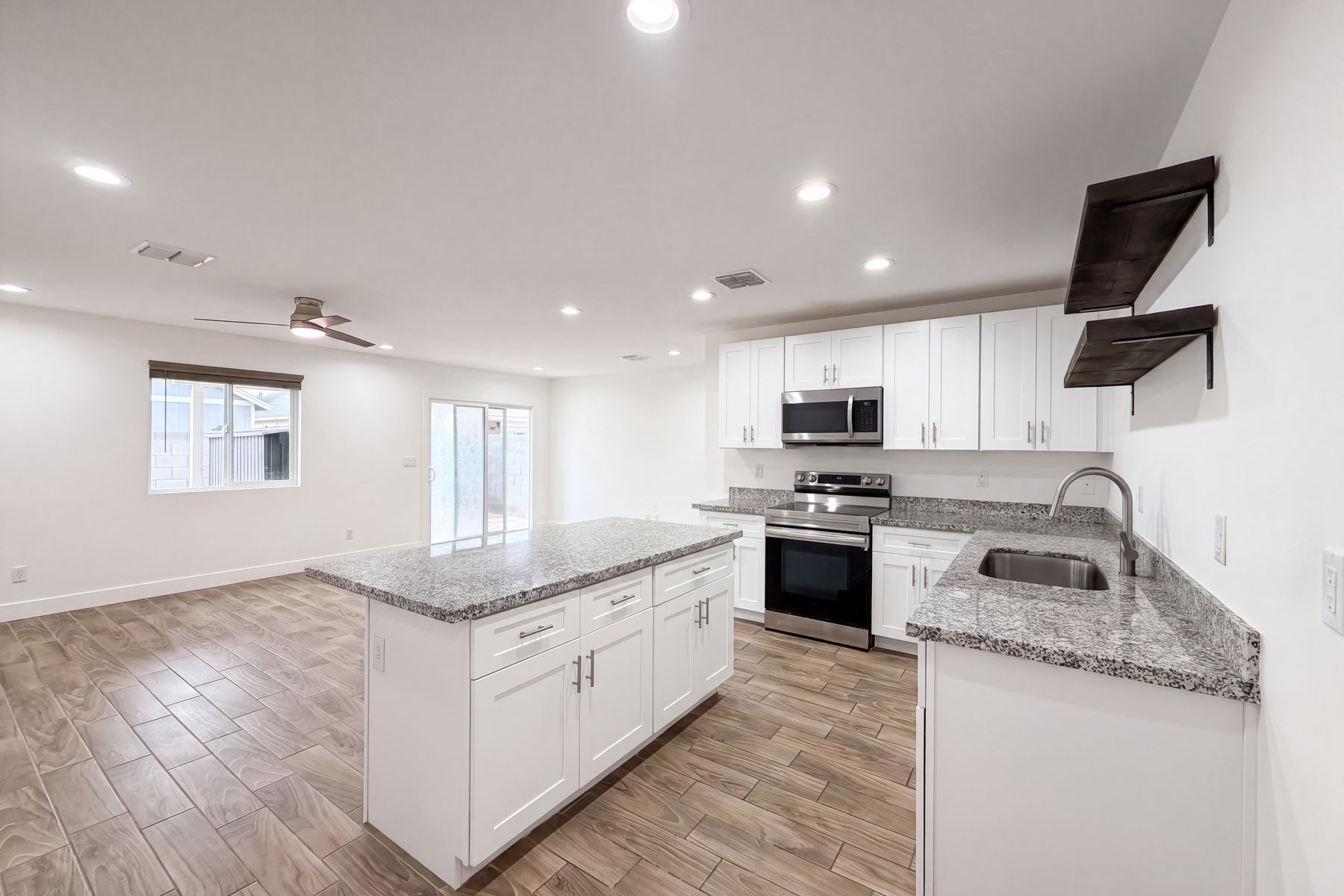Photo 2 of 19 of 5713 S 13th Ave, Phoenix, AZ