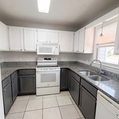 Property photo 2 of 5621 Split Oak Way