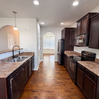 Property photo 2 of 129 Saddlebrook Ave