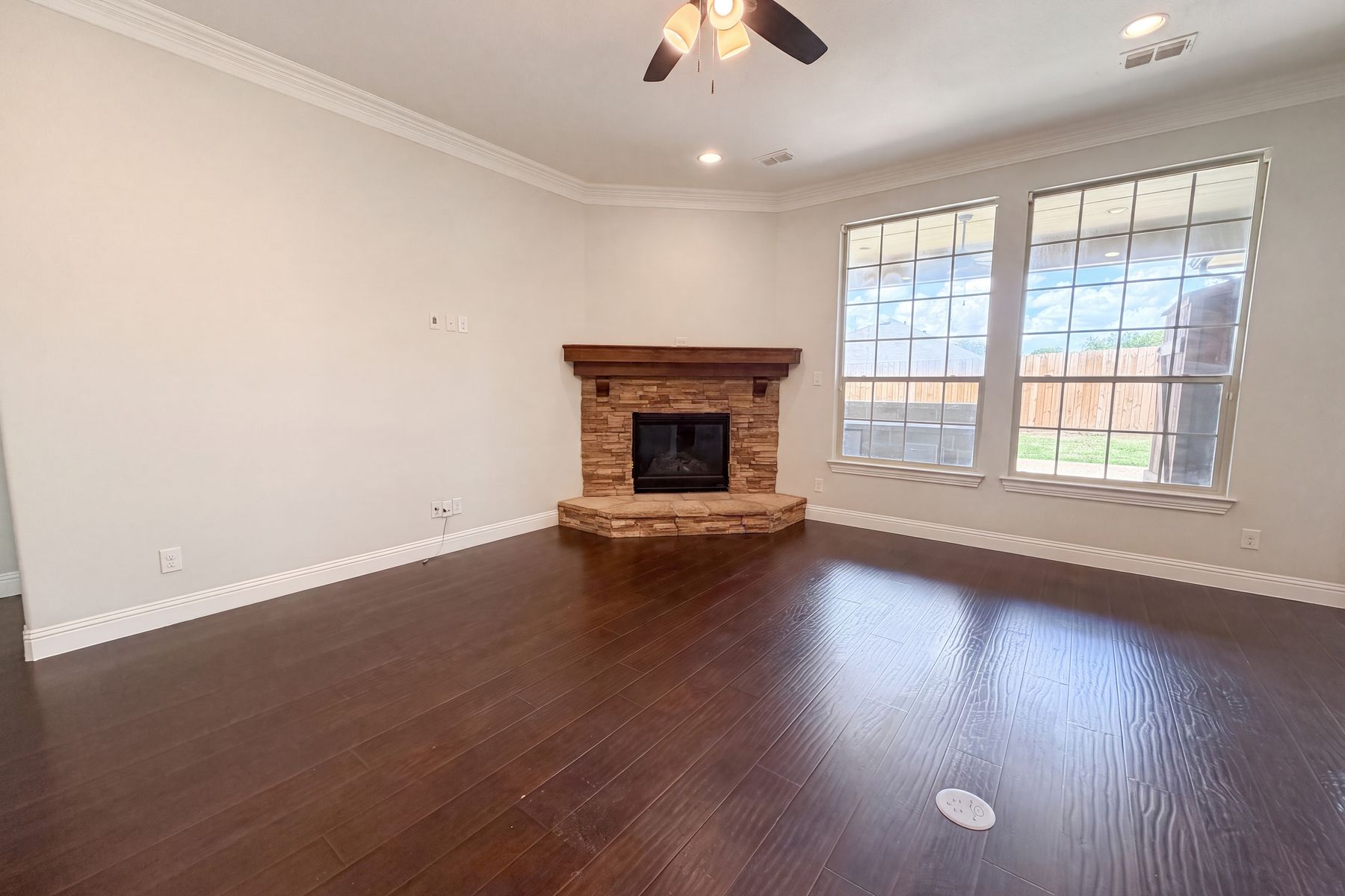 Property photo 3 of 400 Blue Star Ct
