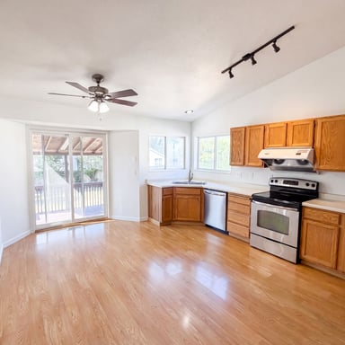 Property photo 2 of 532 W 860 S