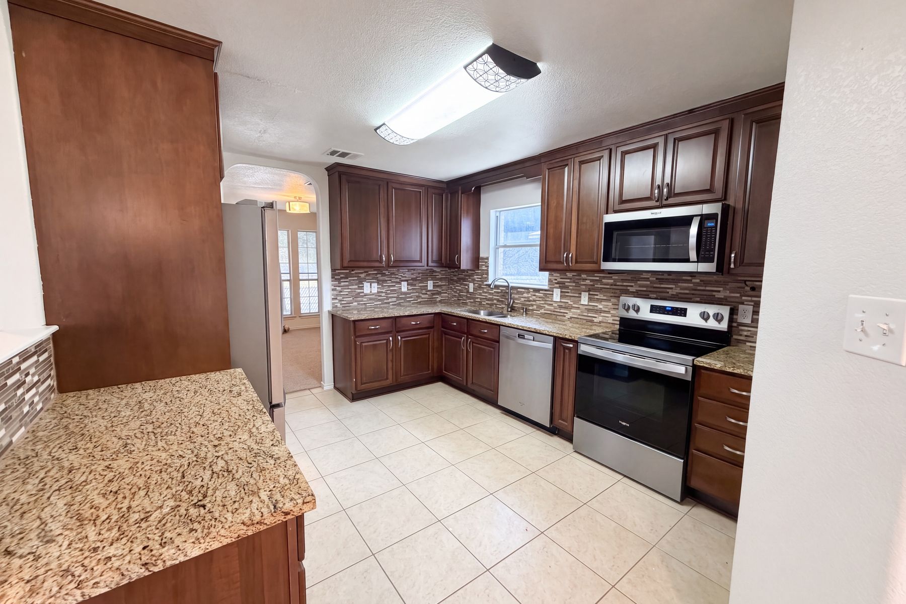 Photo 2 of 20 of 6805 Aquamarine Dr, Killeen, TX