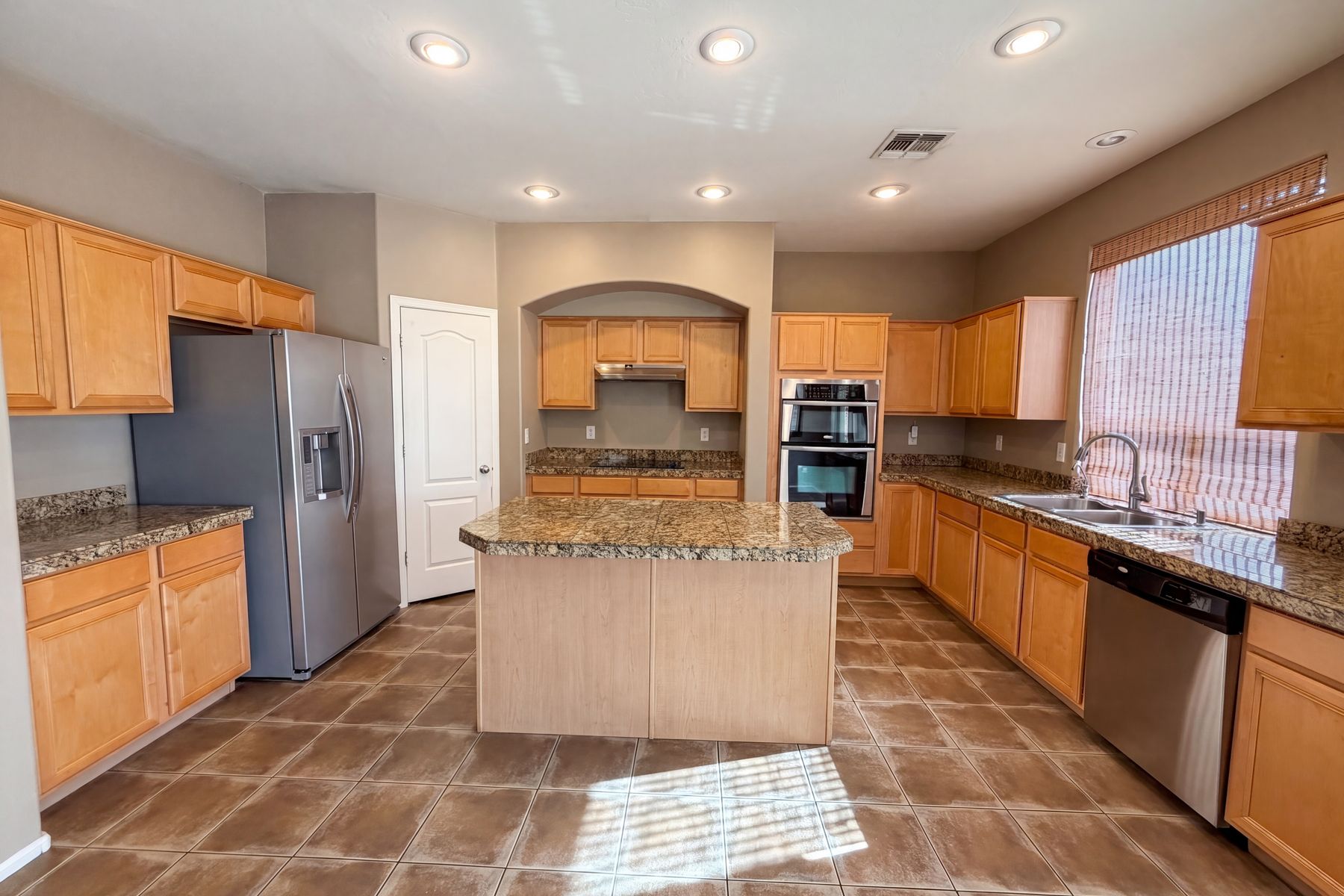 Photo 2 of 40 of 2993 S 160th Ln, Goodyear, AZ