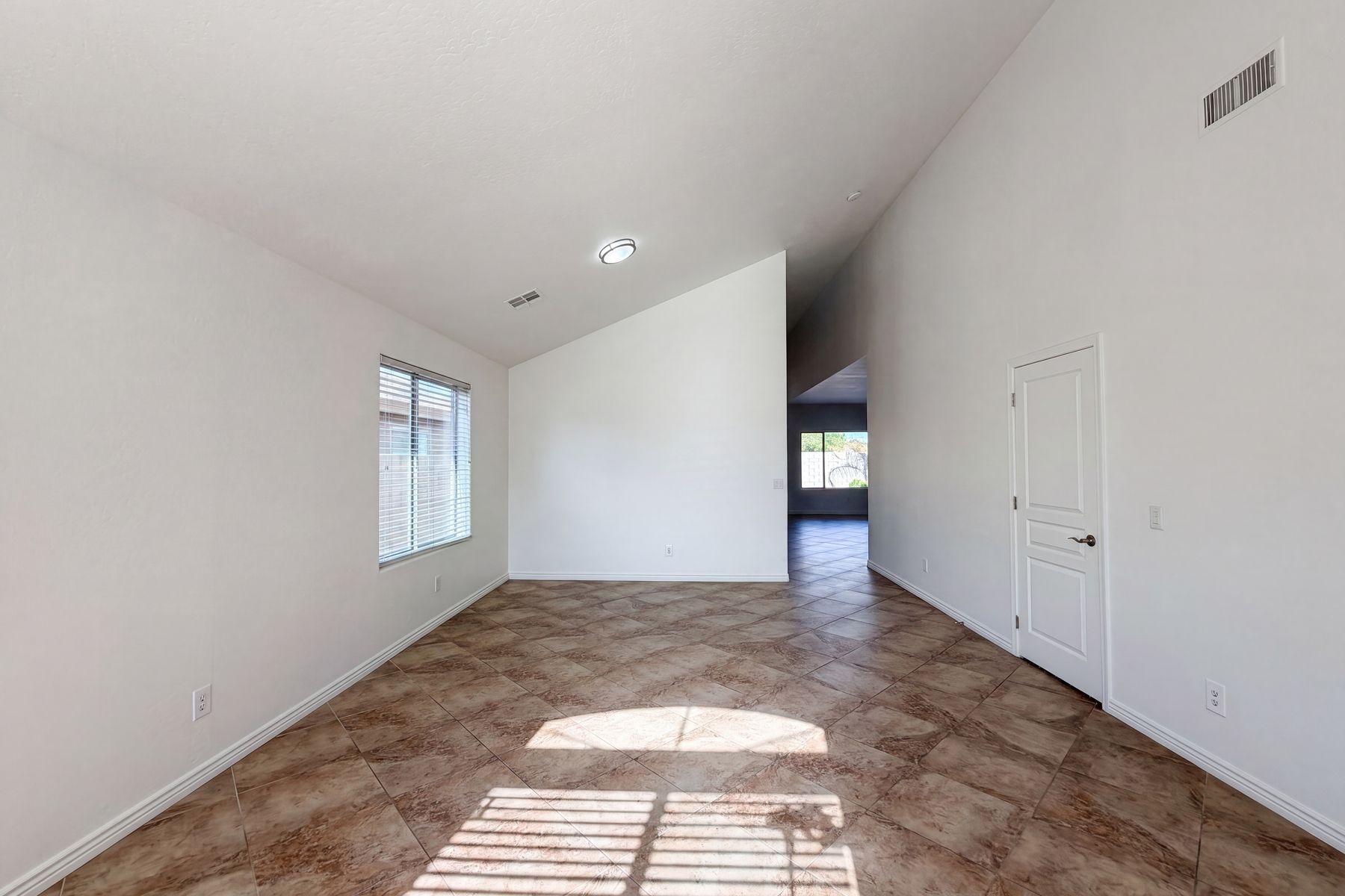 Property photo 3 of 18689 N Miller Way