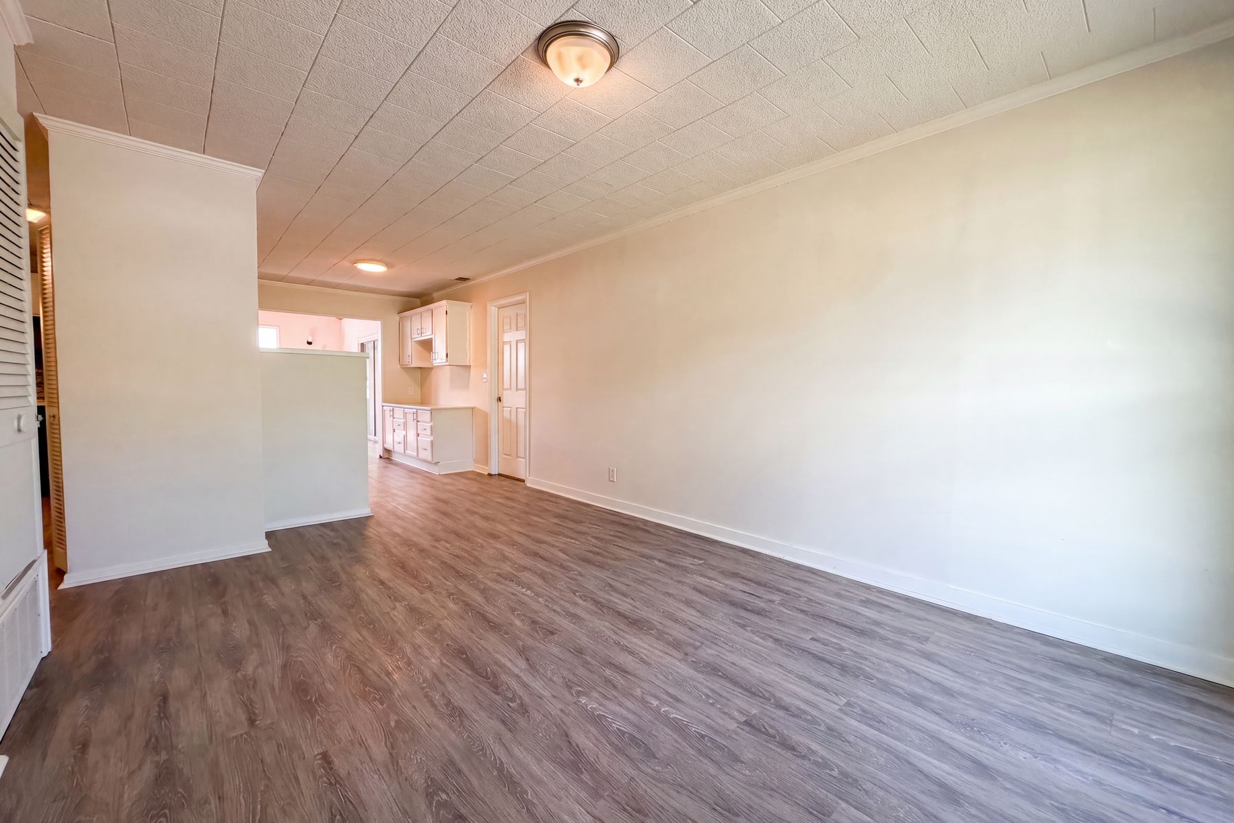 Property photo 3 of 7627 Glen Fls