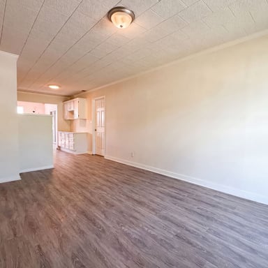 Property photo 3 of 7627 Glen Fls