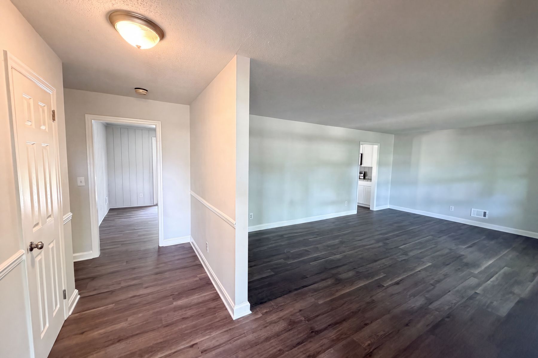 Property photo 3 of 1425 Hollyberry Ln