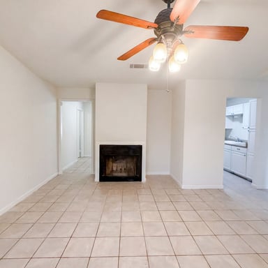 Property photo 3 of 912 Hackberry St