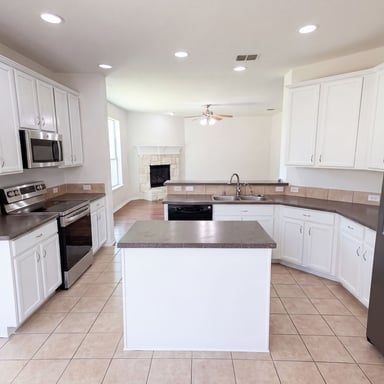 Property photo 2 of 1421 Sparrow Dr