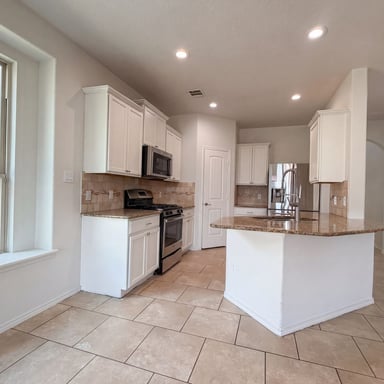Property photo 2 of 5815 Akin Elm