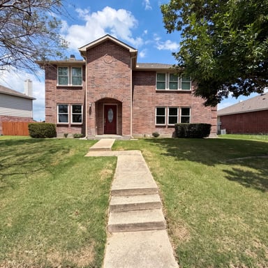 Property photo 1 of 2904 Lake Vista Dr