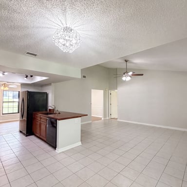 Property photo 2 of 15226 SW 39th Cir