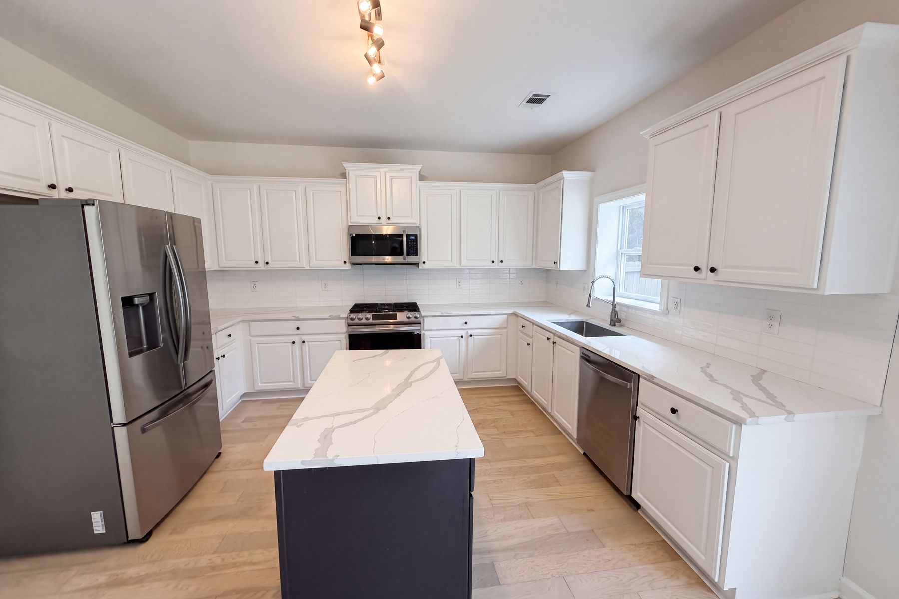 Photo 2 of 23 of 3718 Park Hill Cir, Loganville, GA