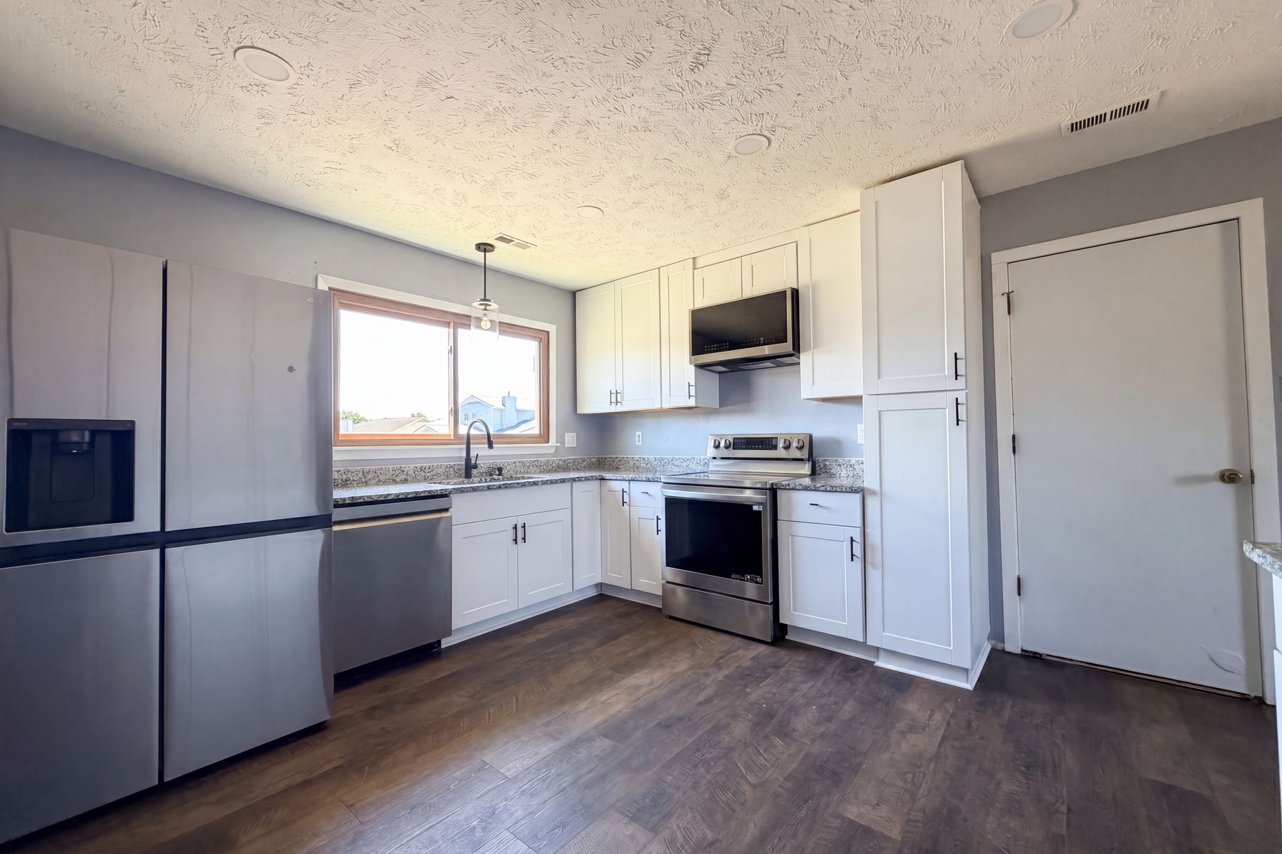 Photo 2 of 16 of 1512 Dovetail Dr, Fayetteville, NC