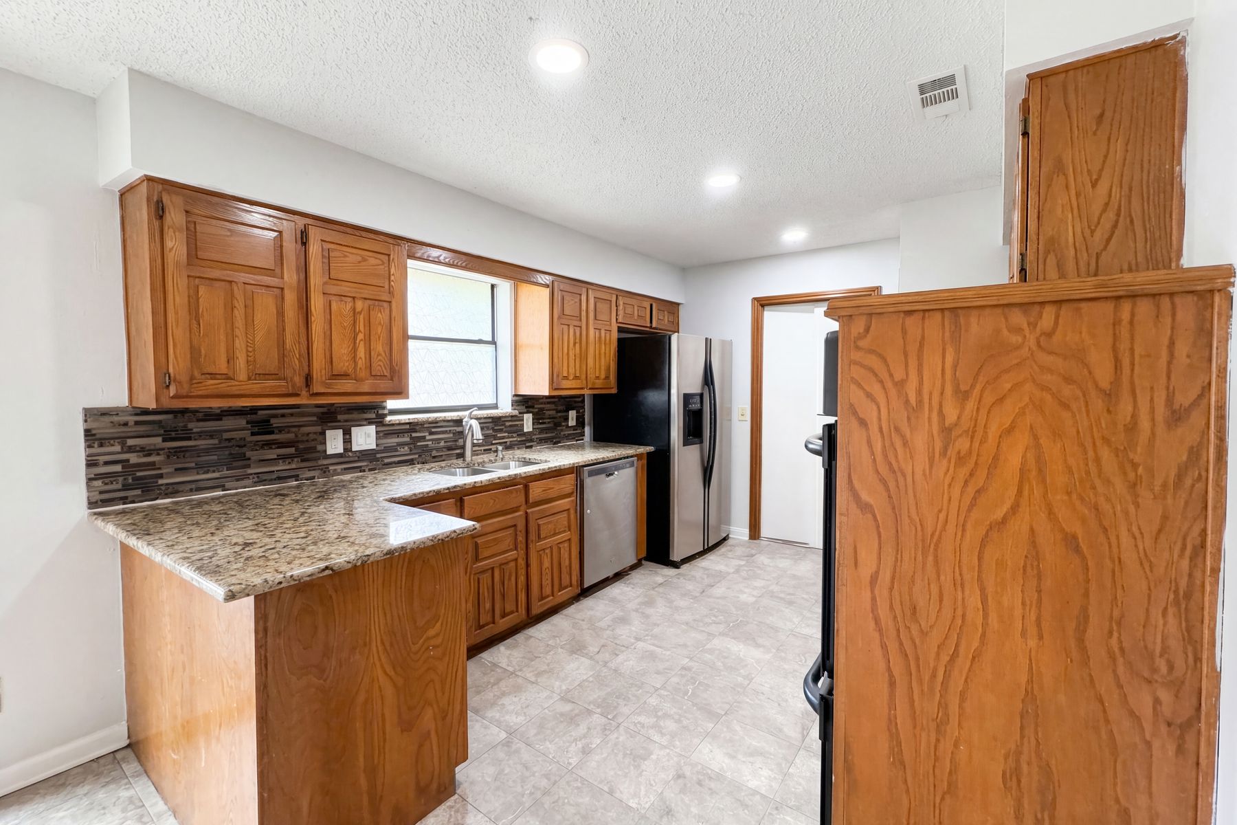 Property photo 3 of 1604 Danube Ln