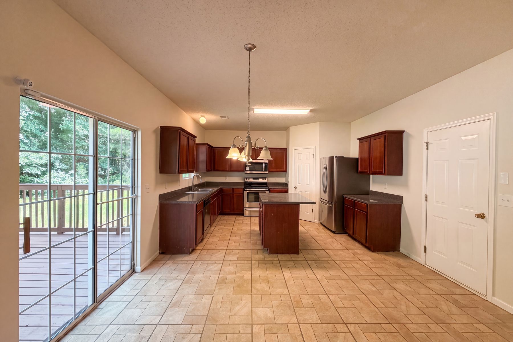 Photo 2 of 29 of 6257 Polar Fox Ct, Riverdale, GA
