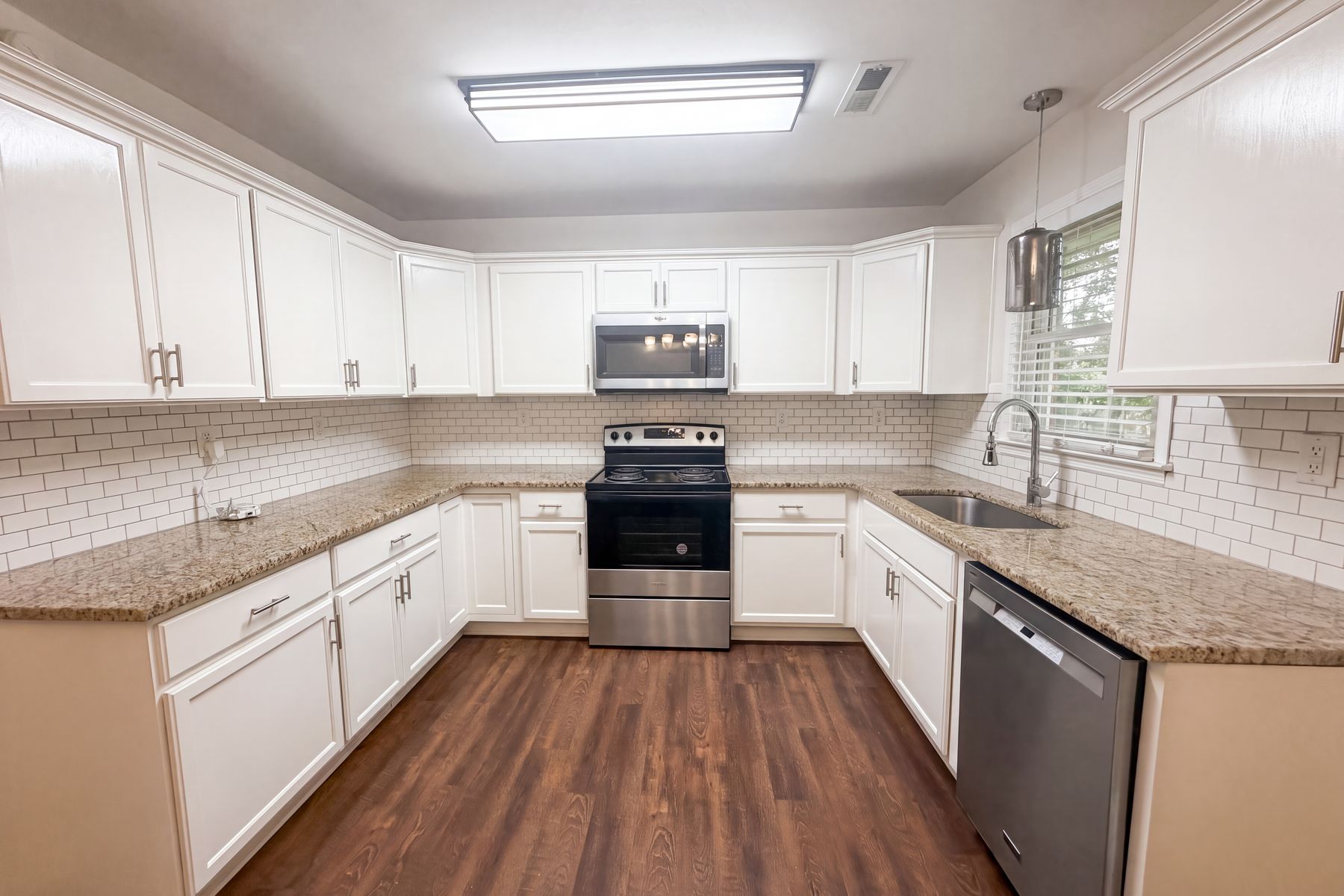 Photo 2 of 18 of 1110 Stuart Dr, Moncks Corner, SC