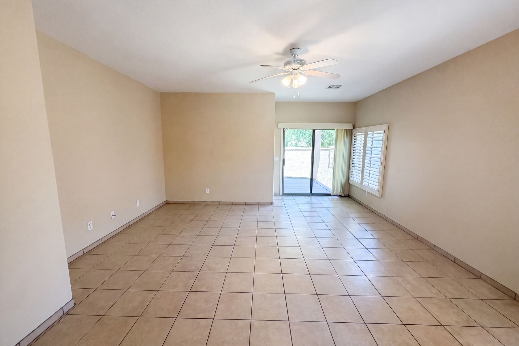 Property photo 3 of 171 E Calle Puente Azul