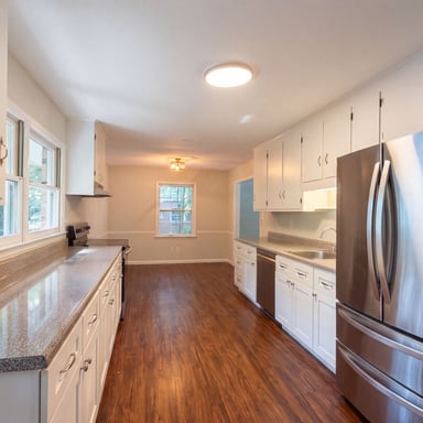 Property photo 2 of 917 Hillview Dr