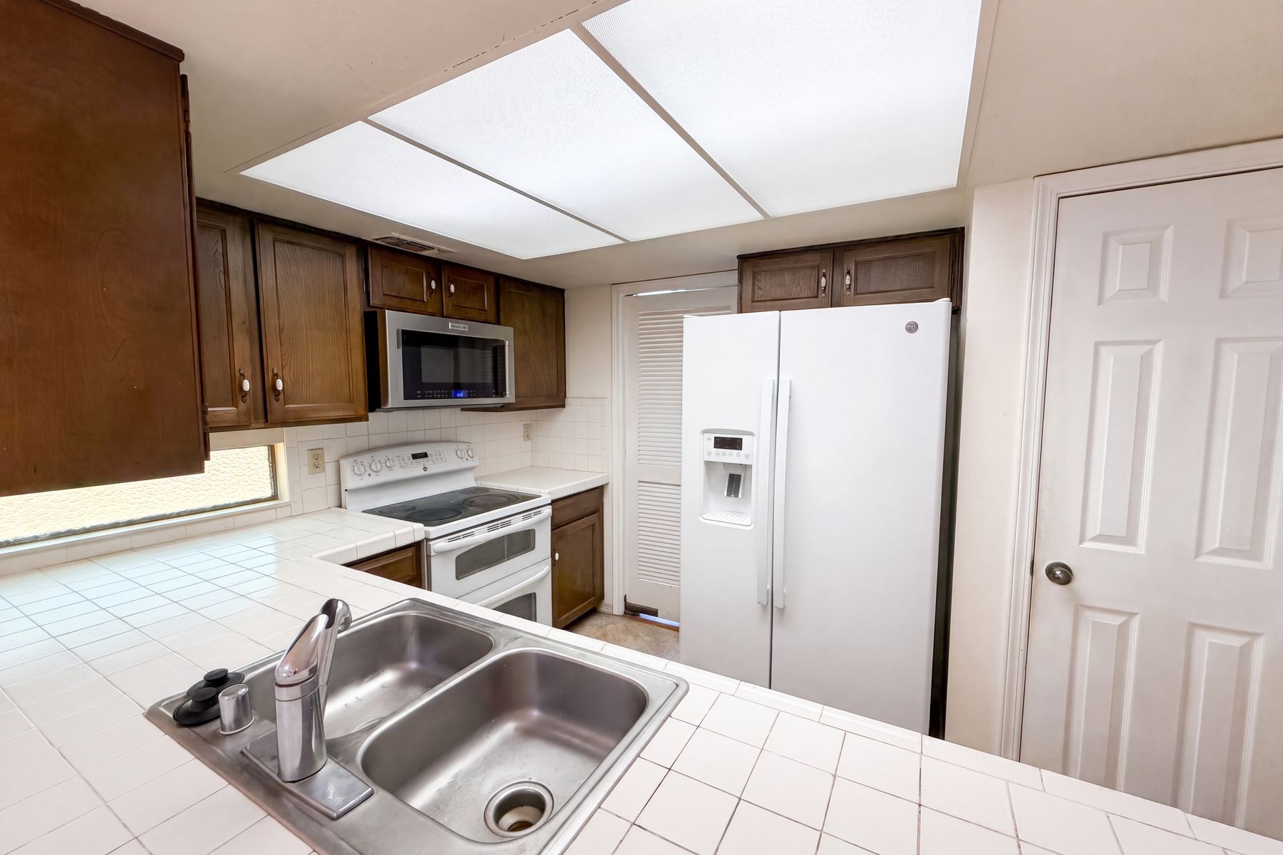 Photo 2 of 22 of 6908 Welton Dr NE, Albuquerque, NM