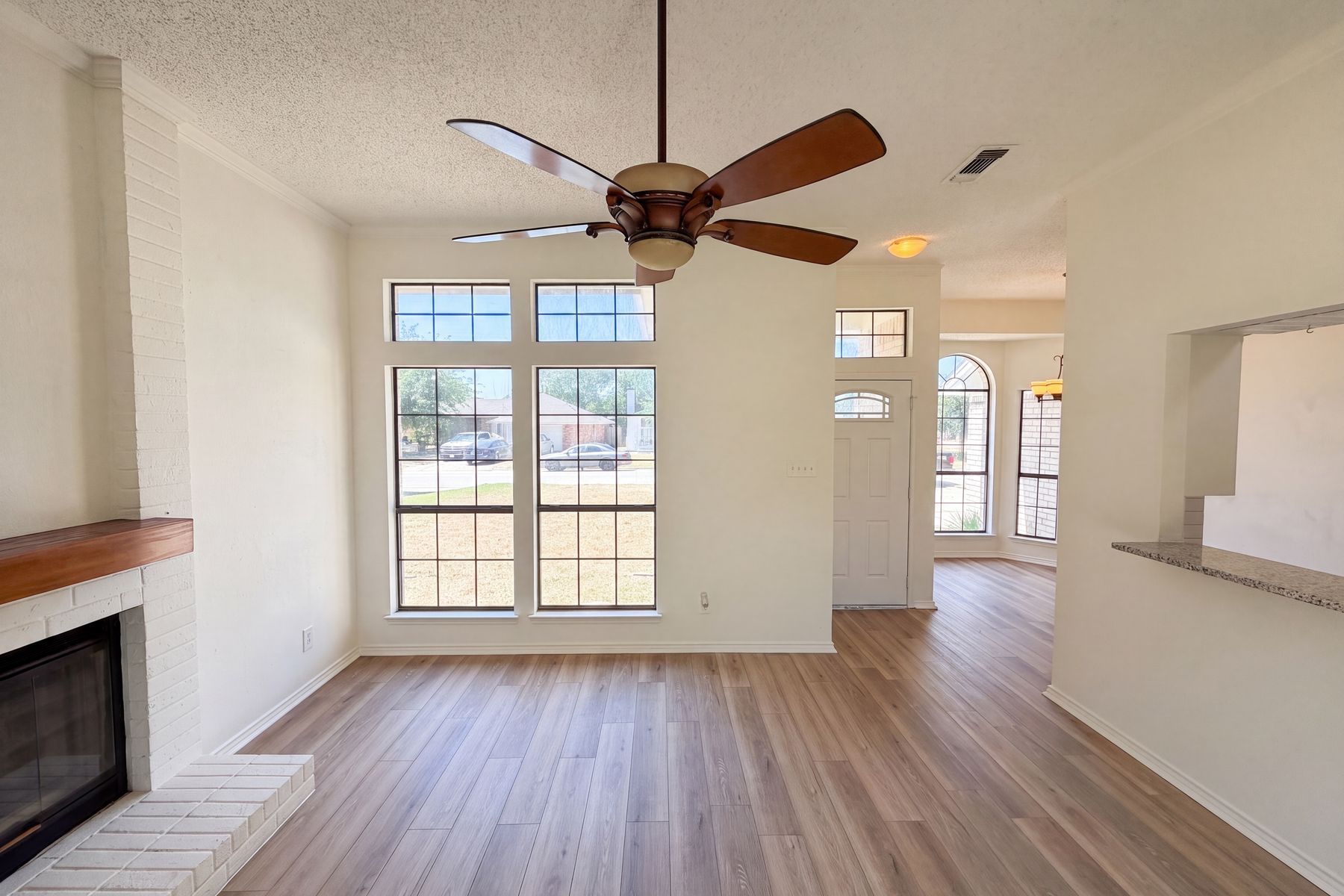Property photo 3 of 6612 Lakeside Dr