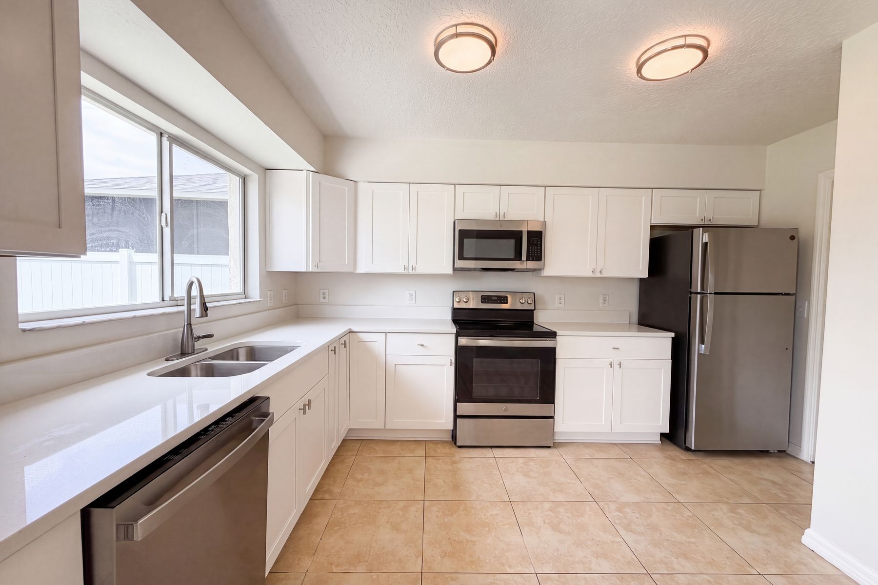 Photo 2 of 22 of 13236 Pike Lake Dr, Riverview, FL