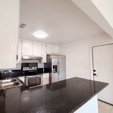 Property photo 2 of 4248 Oberon Ave