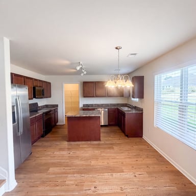Property photo 2 of 1134 Aster Way