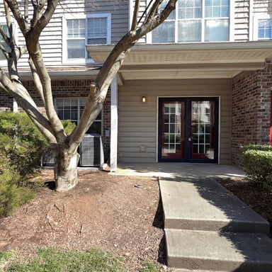 Property photo 1 of 2700 Pine Tree Rd NE Unit 3006