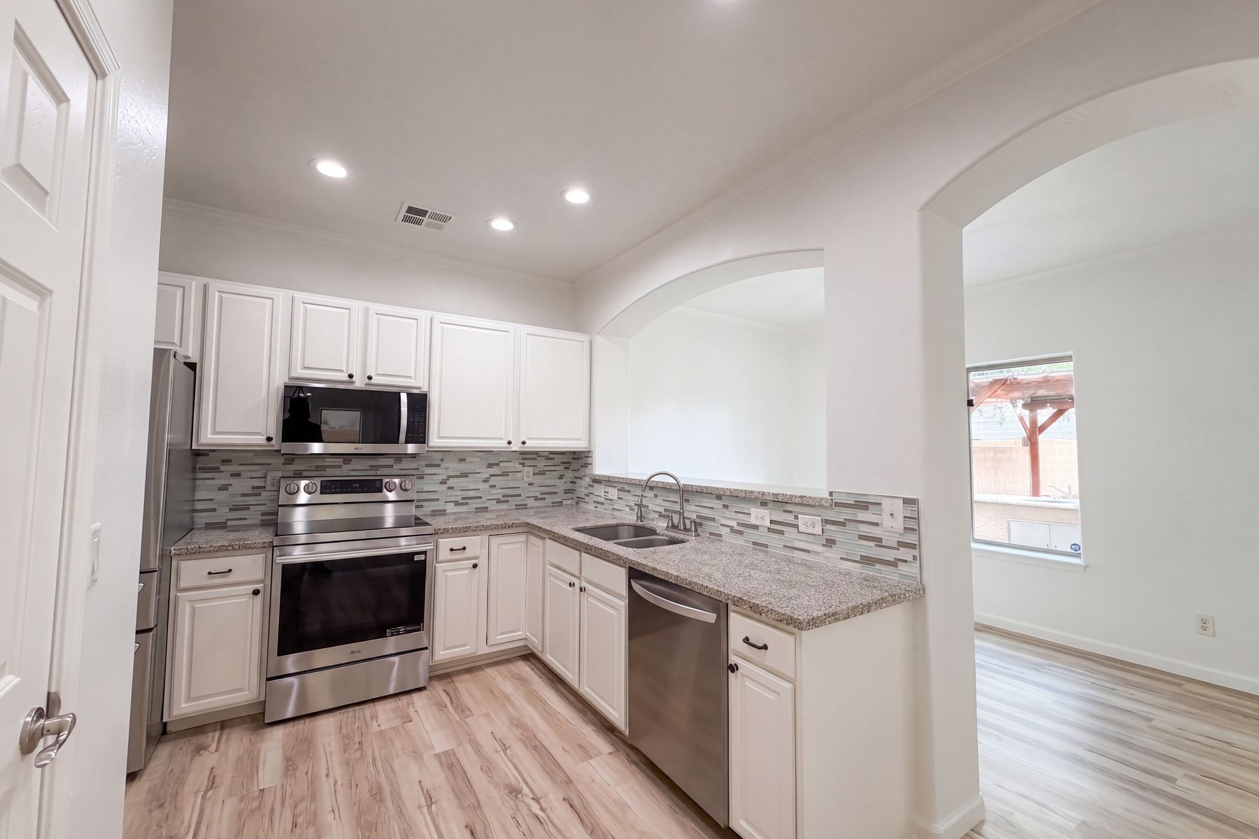 Photo 2 of 31 of 5641 S 10th Dr, Phoenix, AZ