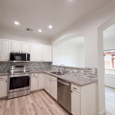 Property photo 2 of 5641 S 10th Dr