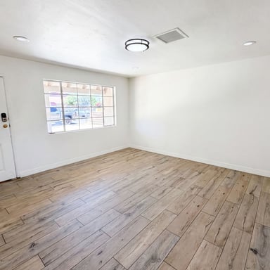 Property photo 3 of 4505 W Clarendon Ave