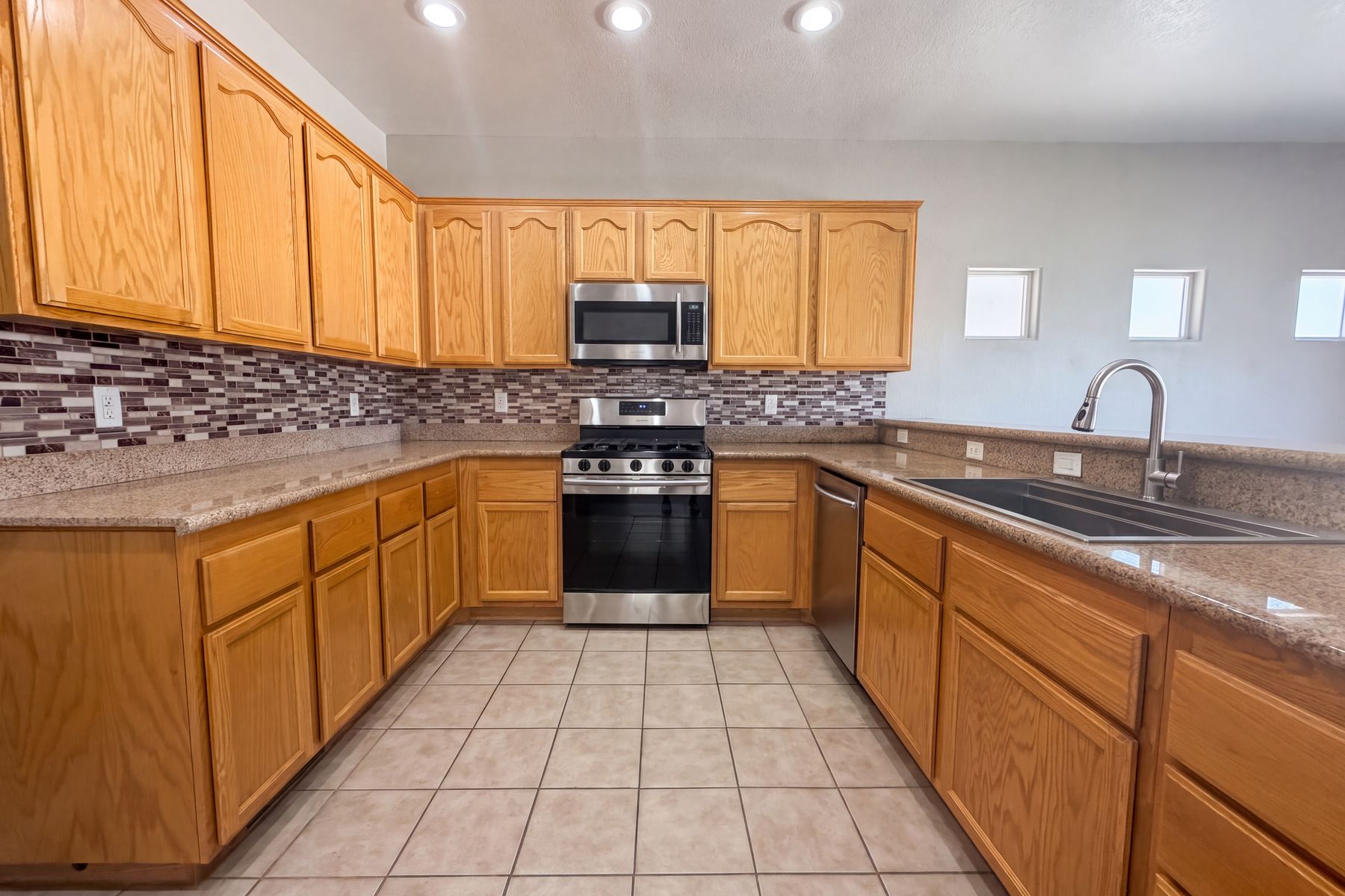 Photo 2 of 25 of 4560 Sunflower Ave, Las Vegas, NV