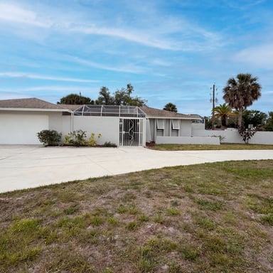 Property photo 1 of 1301 Lucaya Ave