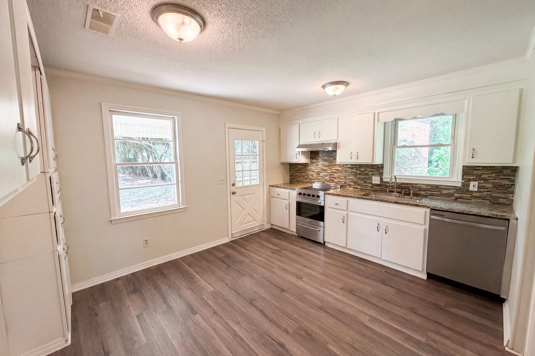 Photo 2 of 23 of 1328 Baffin Bay Rd, Columbia, SC