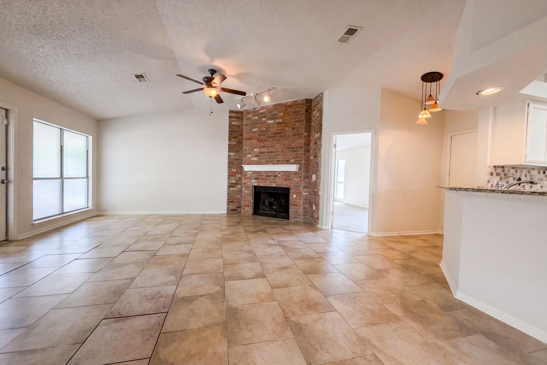 Property photo 3 of 6806 Raintree Frst