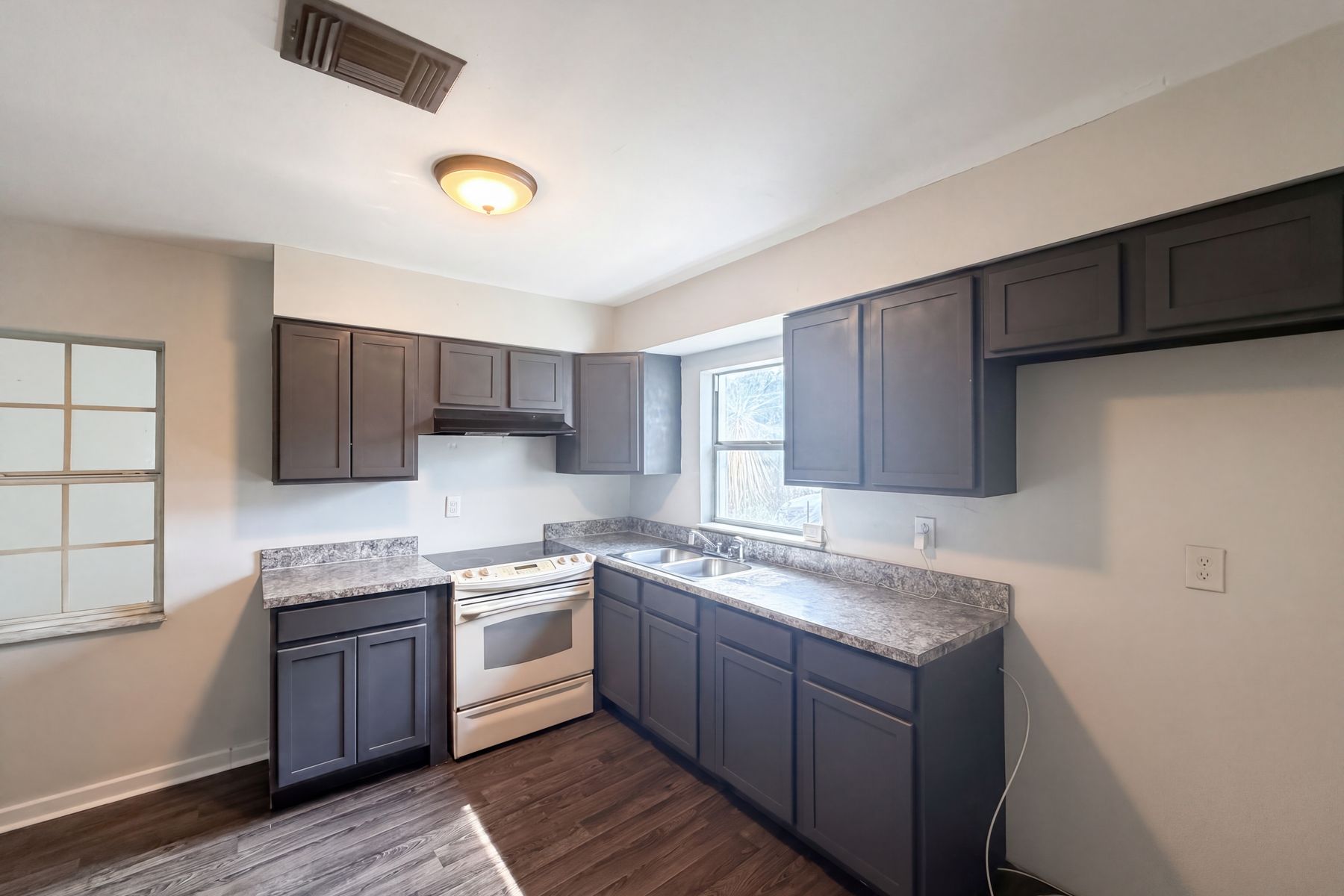 Photo 2 of 18 of 1100 Carefree Cove Dr, Winter Haven, FL