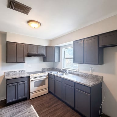 Property photo 2 of 1100 Carefree Cove Dr