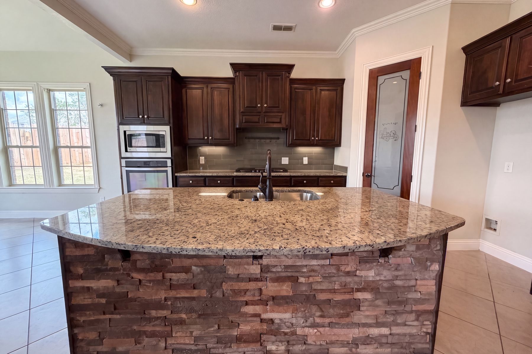 Photo 2 of 27 of 400 Blue Star Ct, Burleson, TX